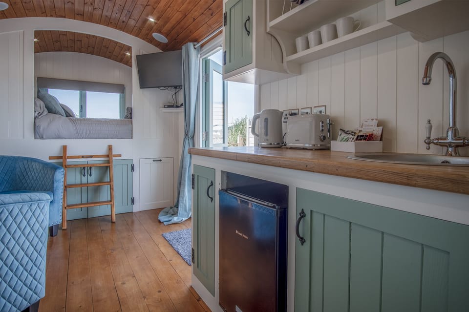 Cottage (1 Bedroom) | Private kitchen | Fridge, stovetop, electric kettle, toaster