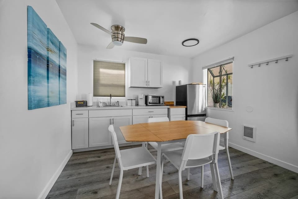 Kitchen and dining area. Everything you need to create a family meal and serve. 