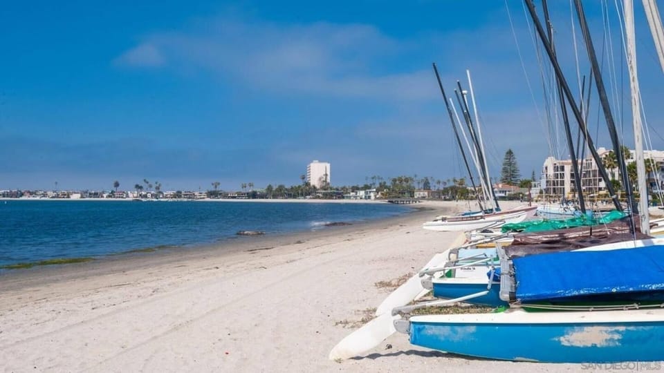 The gorgeous sandy beach of Mission Bay is just 1 block away