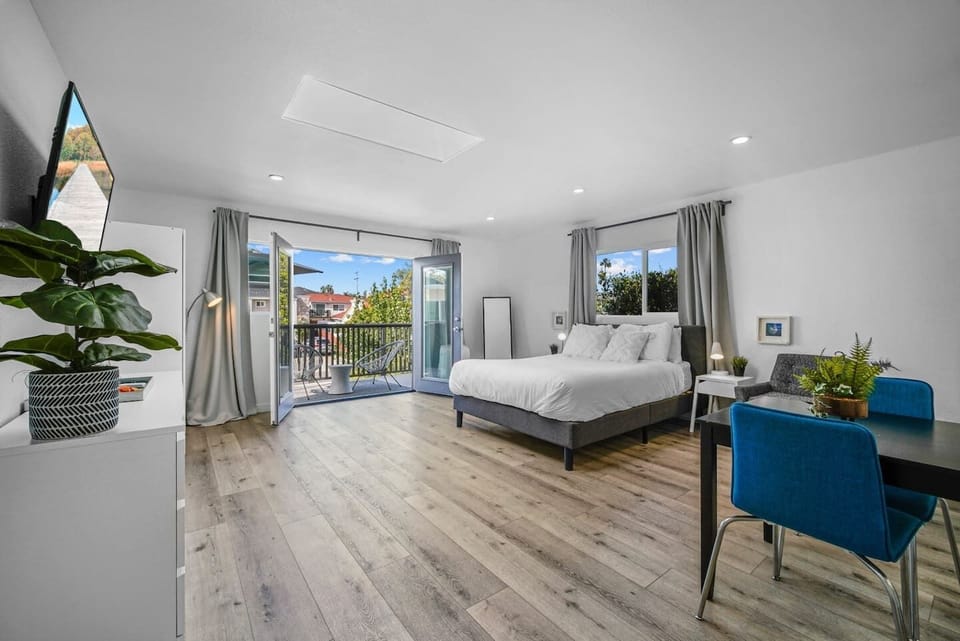 Spacious studio with private terrace