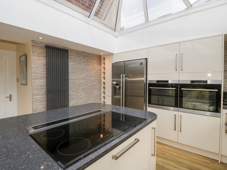 Cottage | Private kitchen | Fridge, dishwasher, electric kettle, toaster