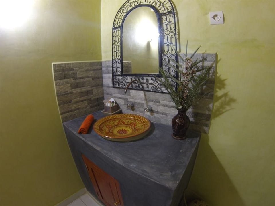Bathroom sink