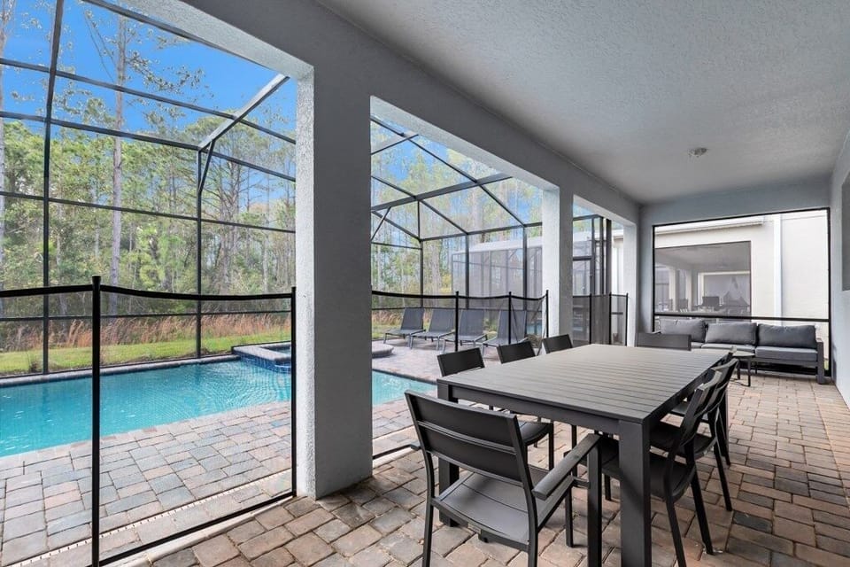Villa, 6 Bedrooms | Outdoor dining