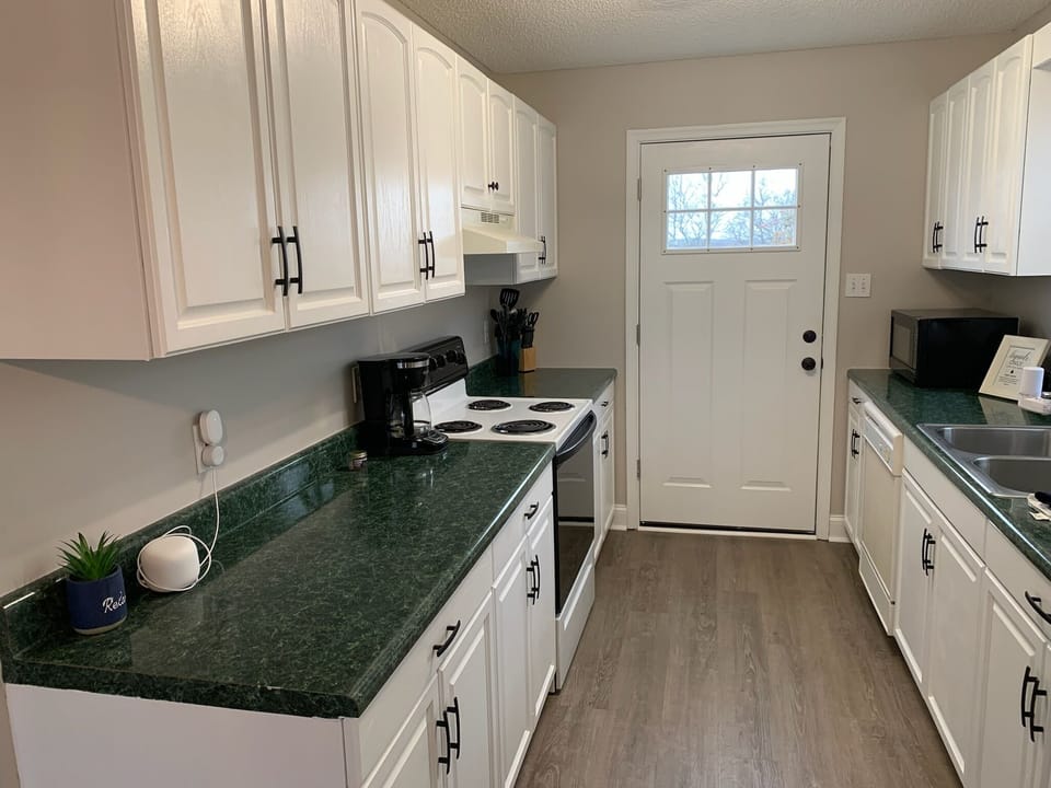 Fully equipped kitchen.