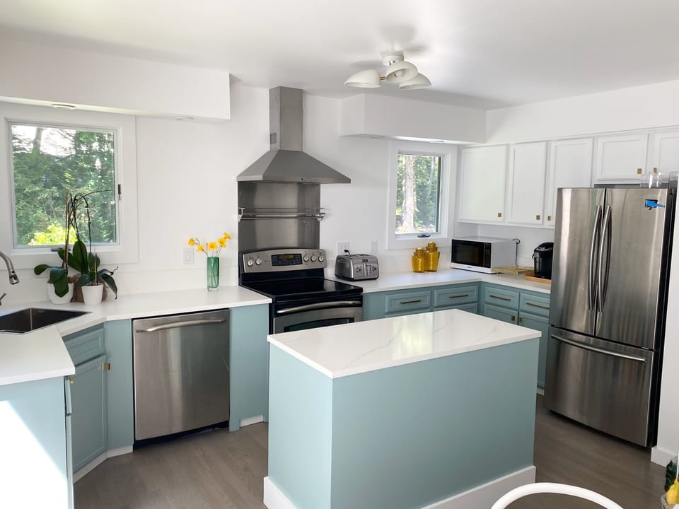 Kitchen with table for 6, patio outside has table for 8-10.