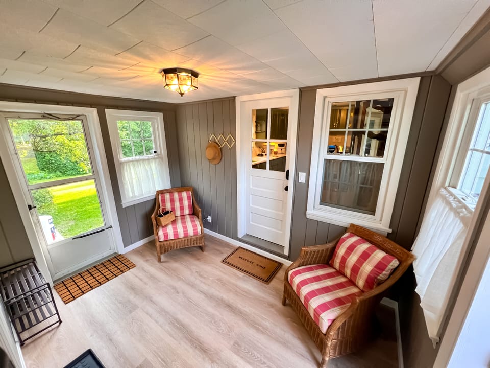 Porch/Foyer