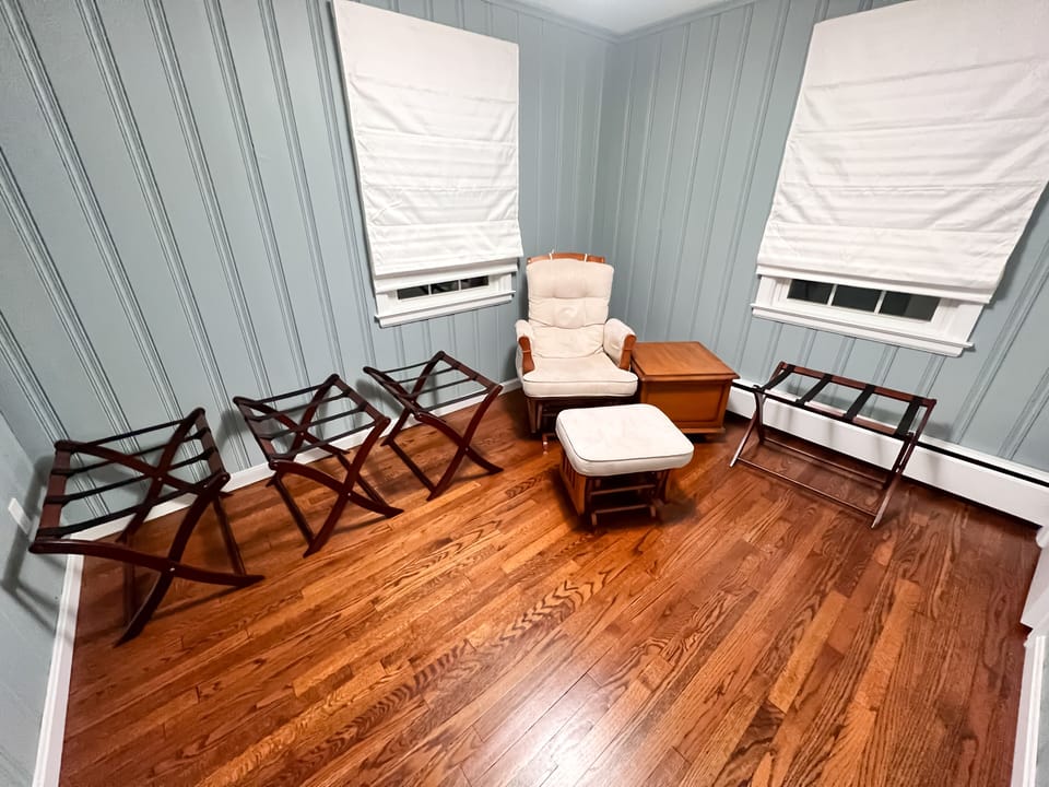 Den/Luggage Room