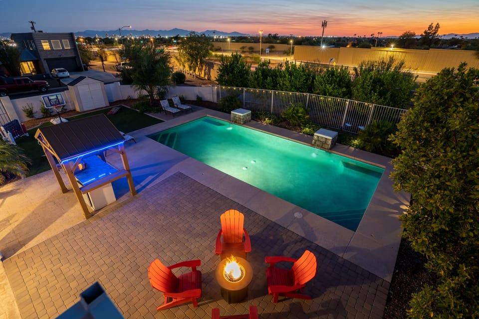 View of Biltmore Bliss pool oasis from roof top terrace.