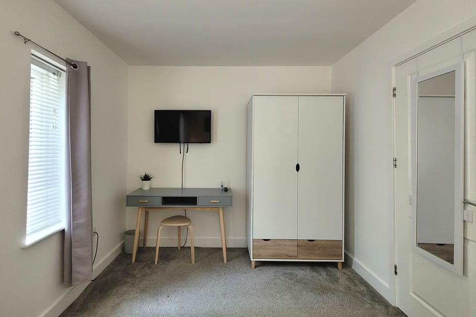 Comfort House | 4 bedrooms, desk, laptop workspace, iron/ironing board