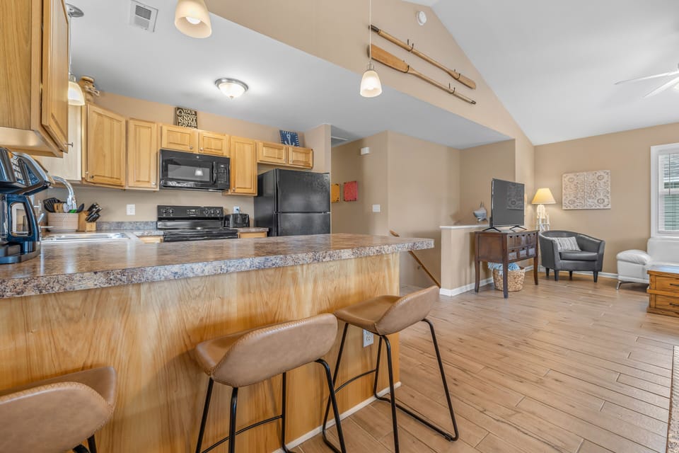 Fully-stocked kitchen with plenty of cookware, toaster and multi-use coffee pot