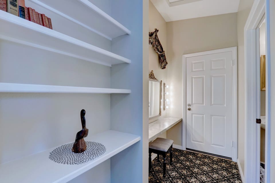 La Jolla | Premium bedding, down comforters, individually decorated