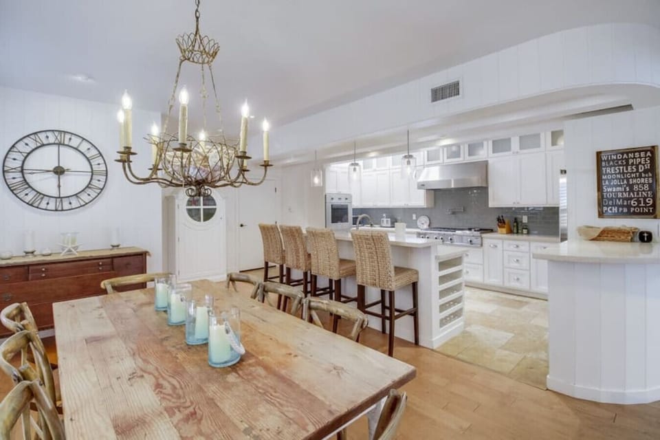 The space from the dining room to the kitchen makes meals easy and accessible!