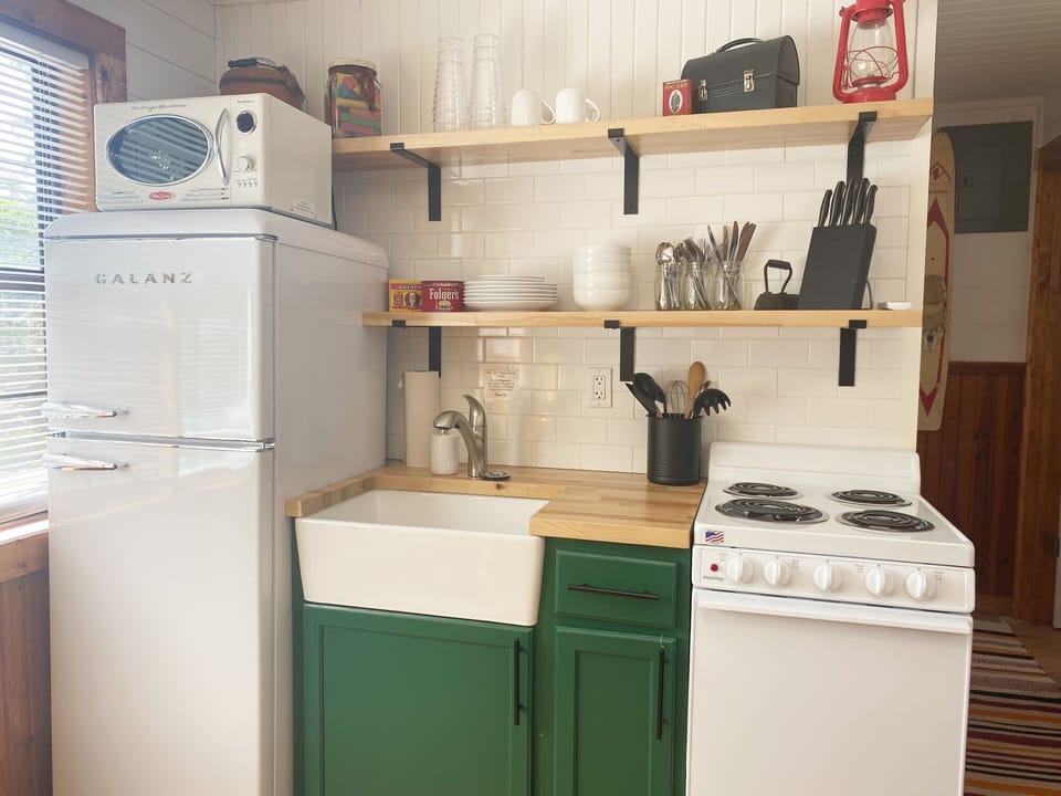 The kitchenette has all new appliances as of 2022.