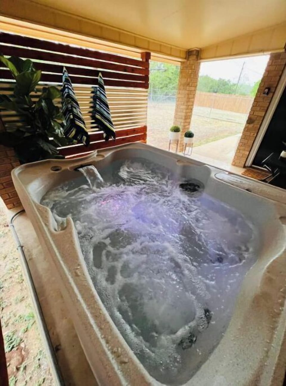 Indoor spa tub