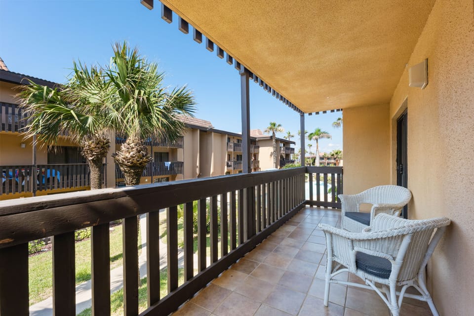 Over sized balcony for late evening gatherings