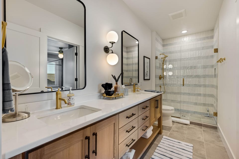 Primary ensuite bathroom 