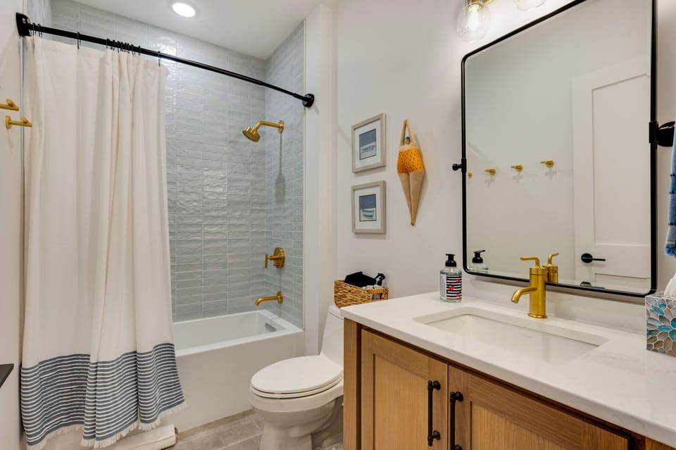 Guest bathroom 