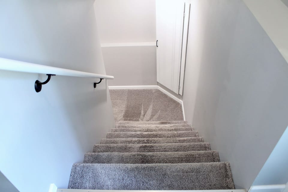 8 steps leading down to the lower level ensuite and additional bedroom