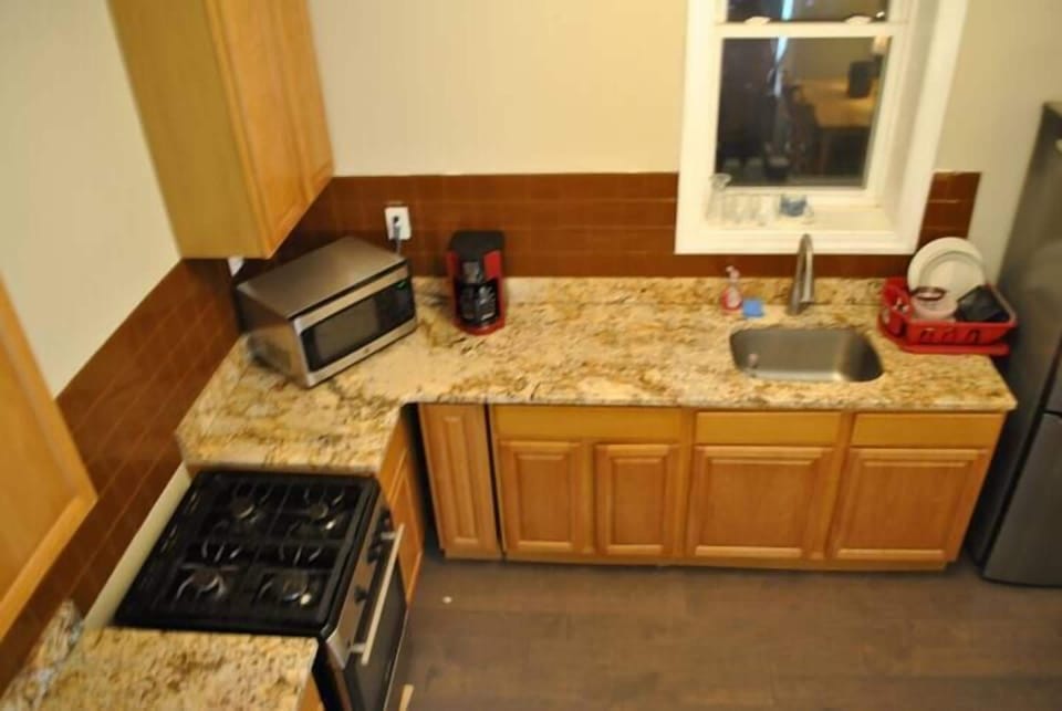 Full-size fridge, microwave, oven, toaster
