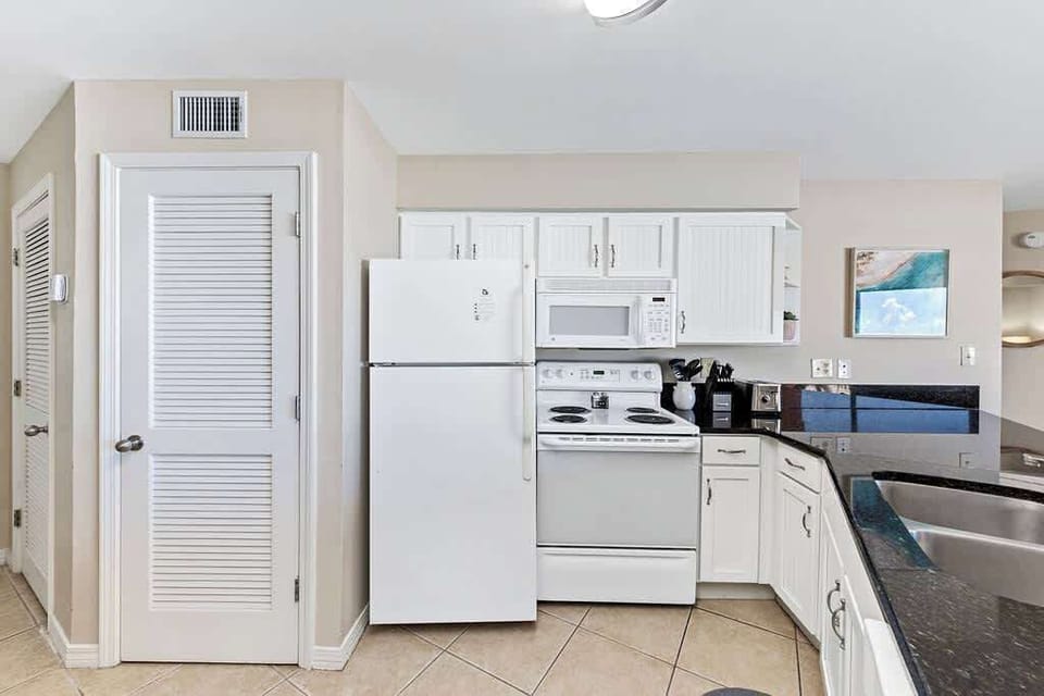 {KITCHEN} - Fully equipped kitchen with spices, cookware and ice maker. Plus coffee bar with coffee, creamer and sugar. 