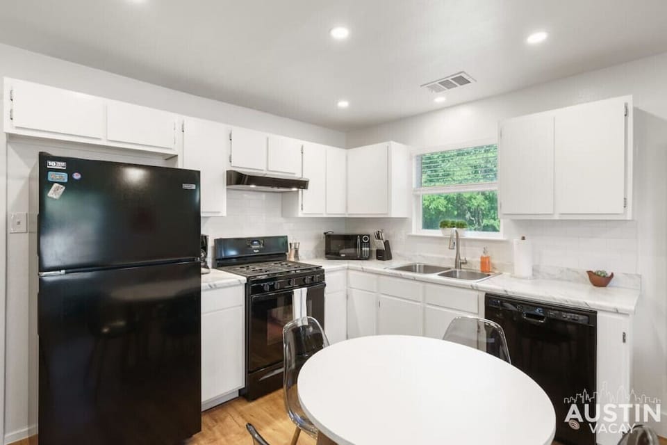 Fully equipped kitchen with all the essentials and dishwasher