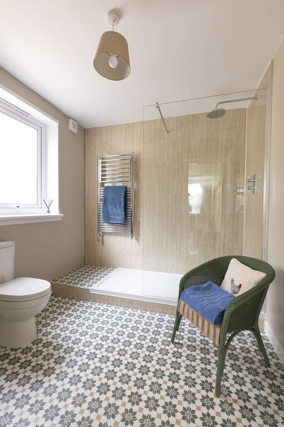 Pirnie Cottage - additional ground floor shower room with large walk-in shower