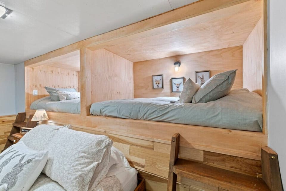 Twin Bed cubby