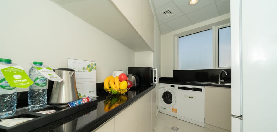 Deluxe Apartment | Private kitchen | Full-size fridge, microwave, oven, dishwasher