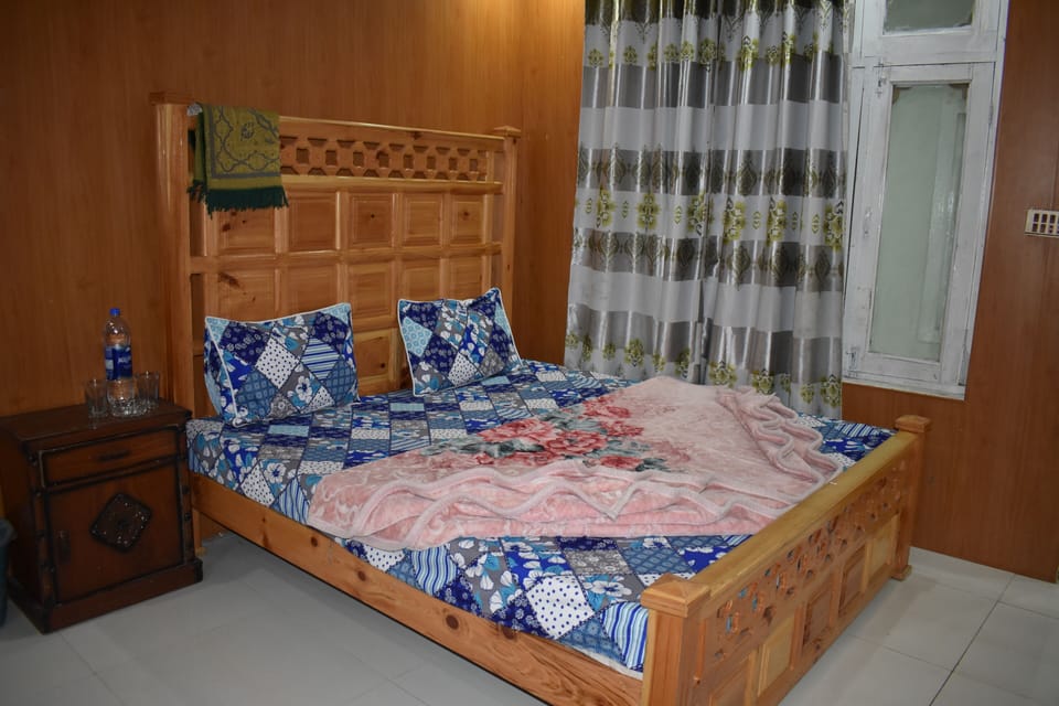 Double Room | Laptop workspace, WiFi (free)