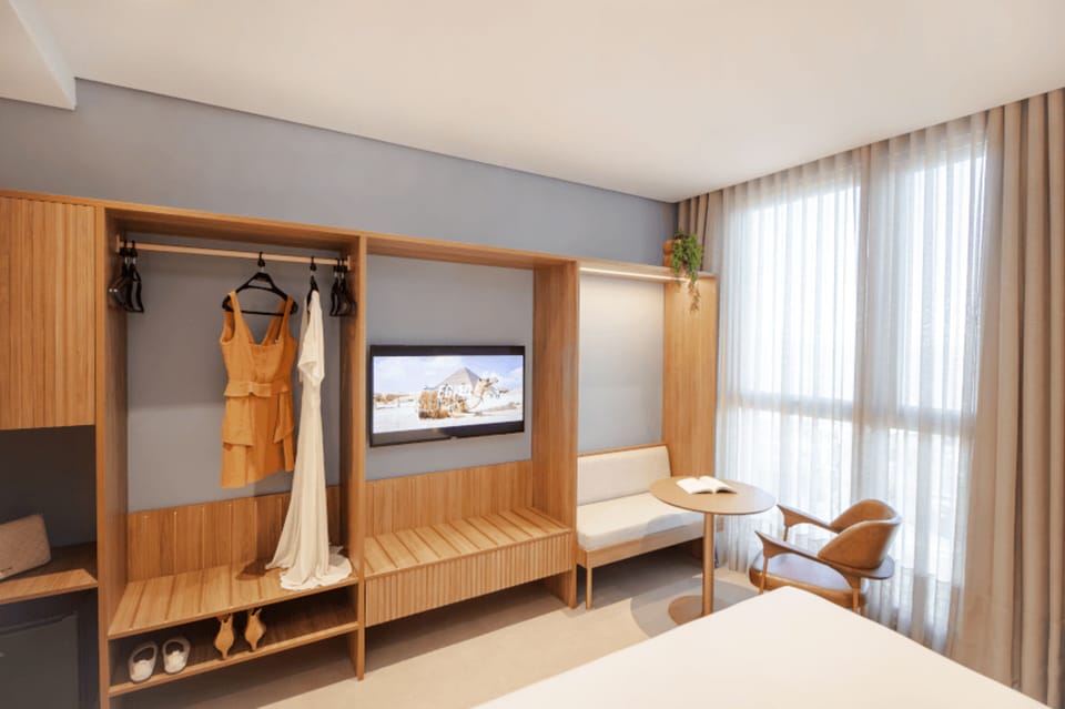 Premium Casal - 1 Cama Queen | Minibar, in-room safe, desk, blackout drapes