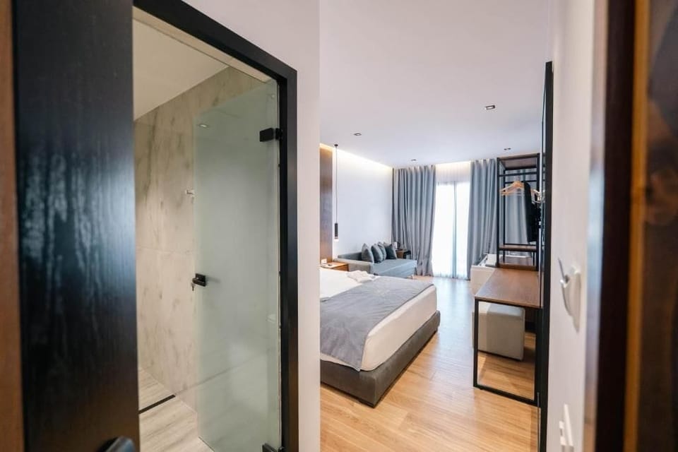 Suite, Hot Tub | Bed sheets