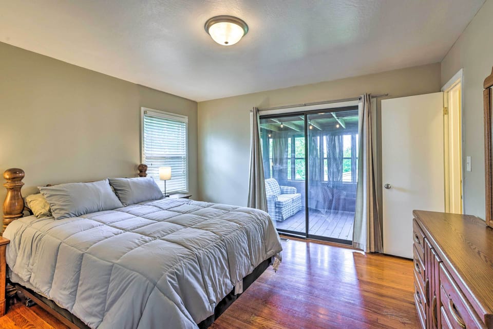 Bedroom 1 | Queen Bed | Linens Provided