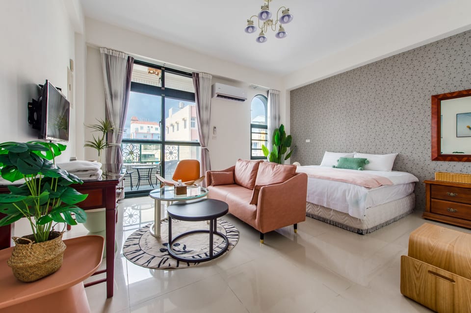 Deluxe Double Room, Balcony | Free WiFi, bed sheets