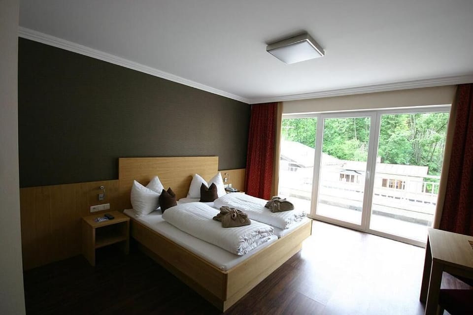 In-room safe, desk, soundproofing, bed sheets