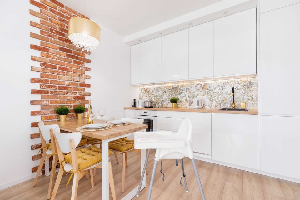Fully equipped kitchenette. 