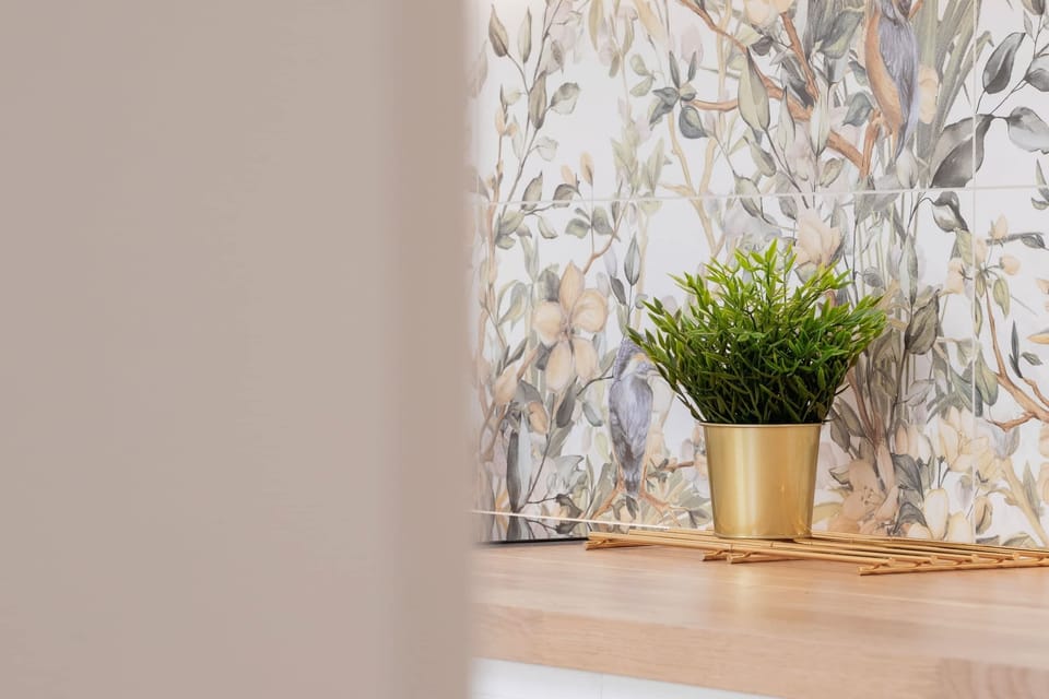 Decorative details in the apartment.
