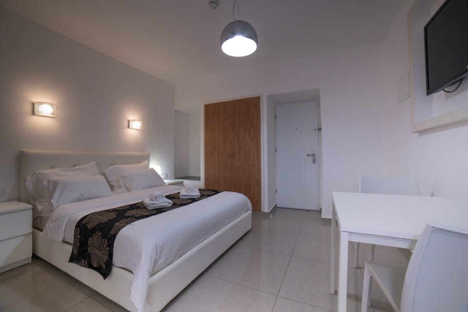 Premium Double Room, Patio | Individually decorated, individually furnished, desk