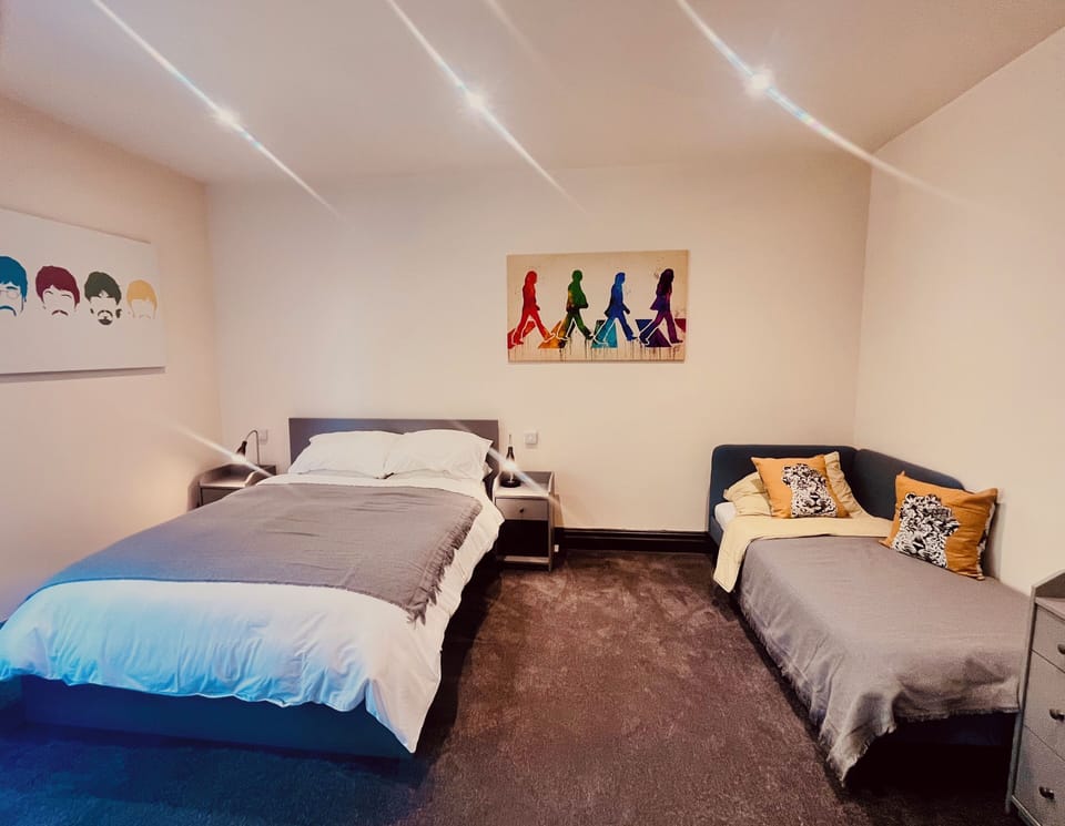 Standard Triple Room | Desk, free WiFi, bed sheets