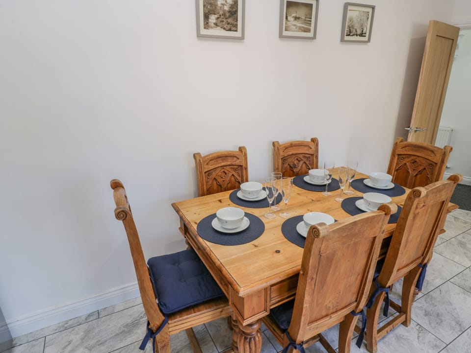 Cottage | Private kitchen | Fridge, dishwasher, electric kettle, toaster