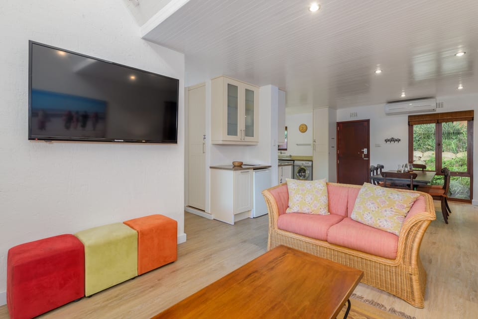 Superior Villa | Living area | 45-inch flat-screen TV with satellite channels