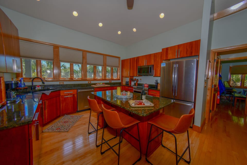Fully equipped kitchen for family meals and entertaining