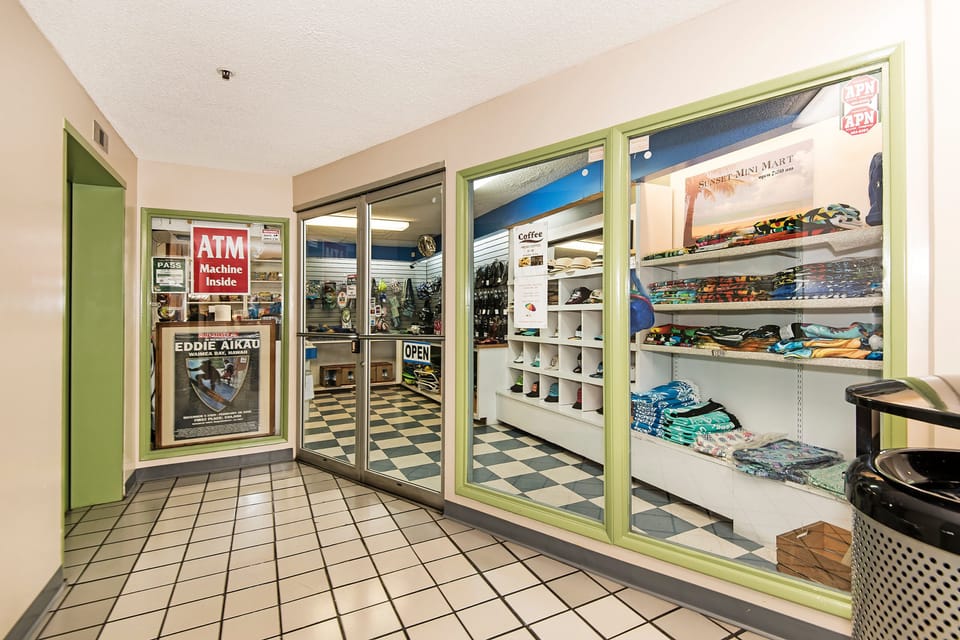 Convenient Store at the Waikiki Sunset - Convenient Store at the Waikiki Sunset