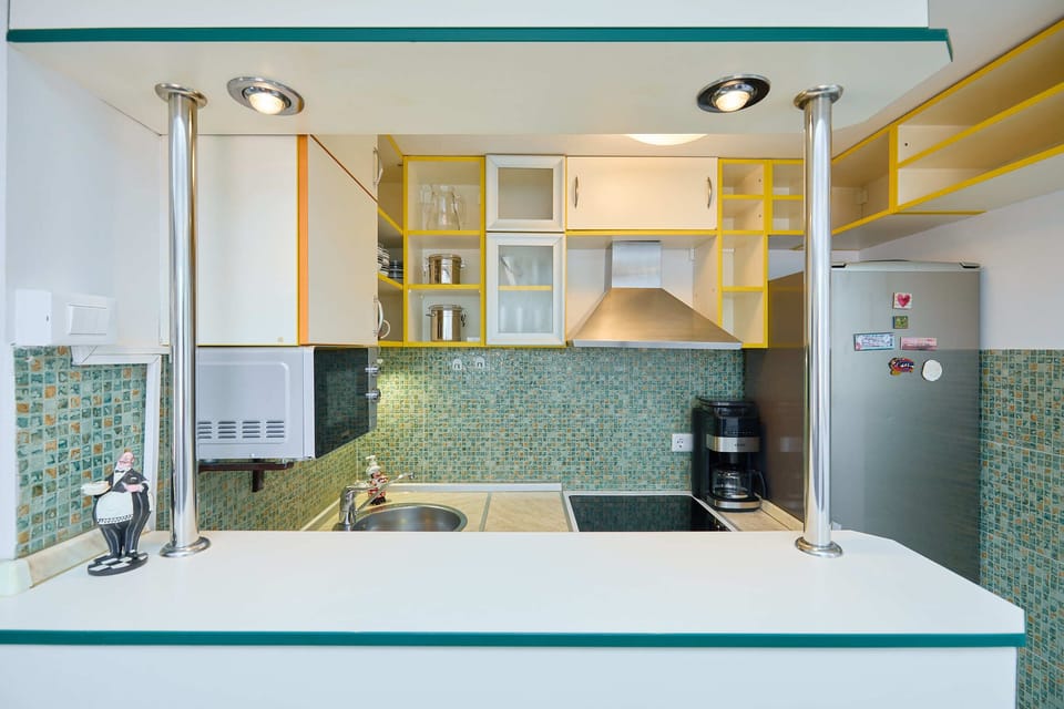 Apartment (3 Bedrooms) | Private kitchen | Fridge, microwave, oven, stovetop