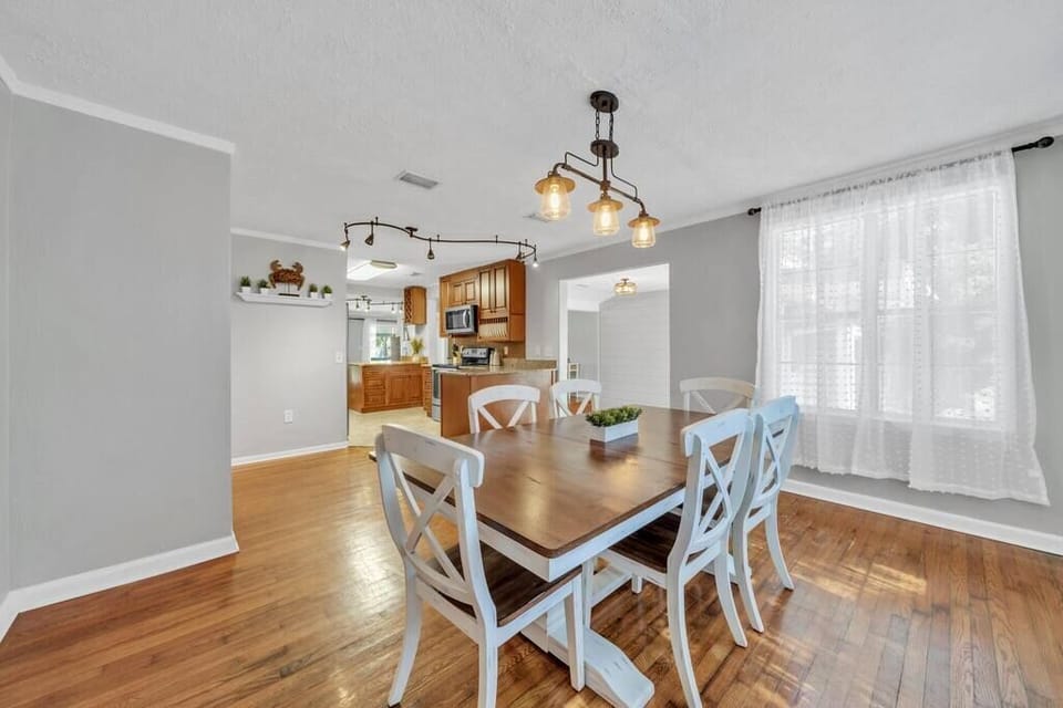 Large dining room 