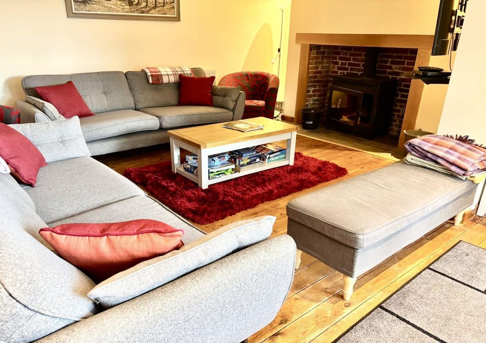 Arniss Farmhouse Living Room