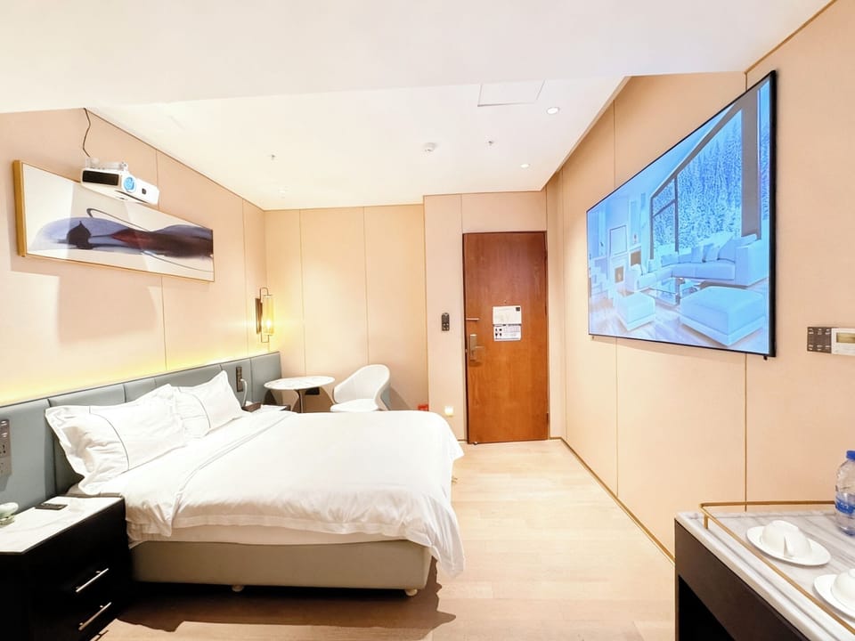 Comfort Room, 1 Queen Bed | Hypo-allergenic bedding, memory foam beds, desk, free WiFi
