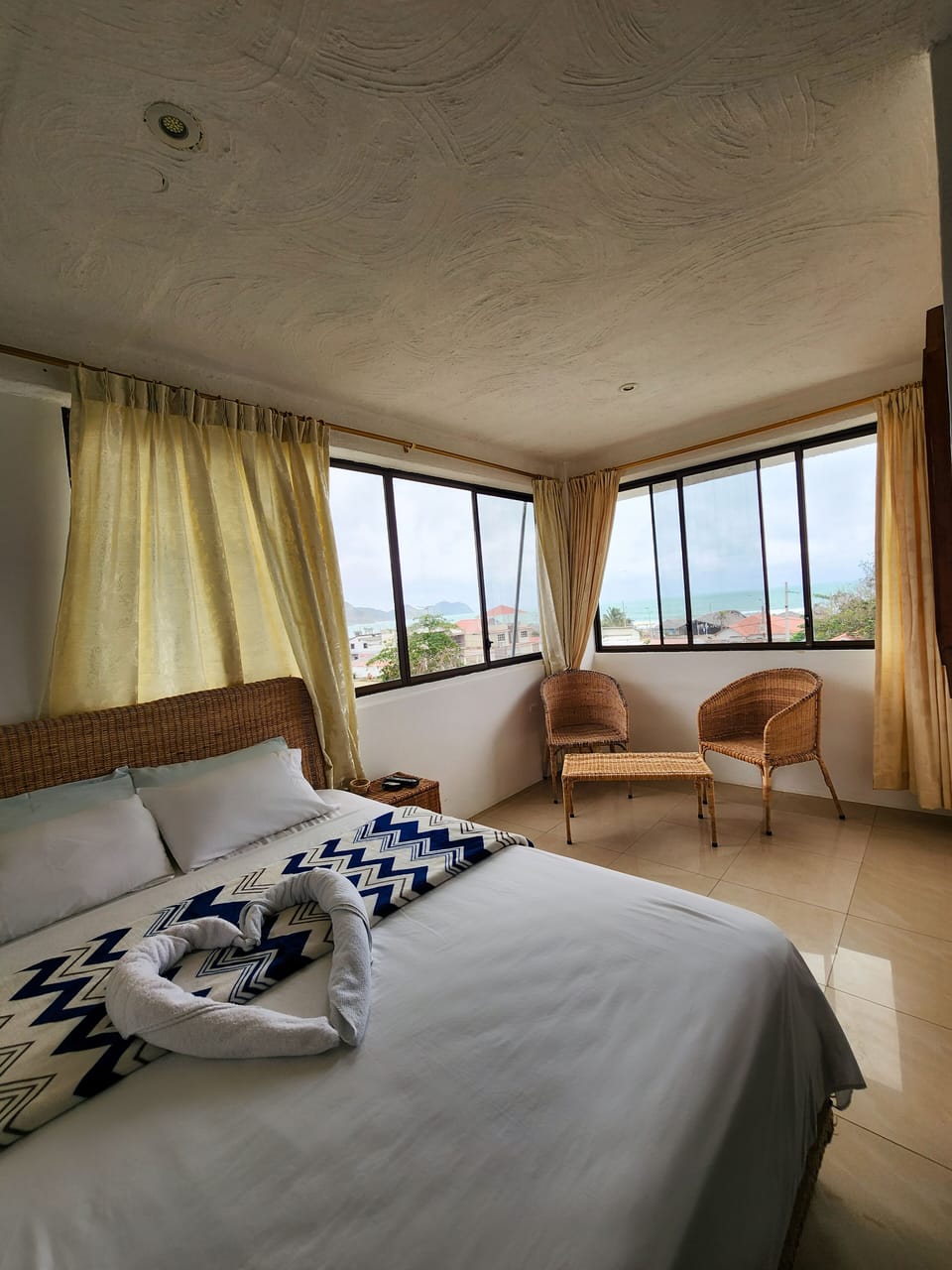 Deluxe Room | WiFi (free), bed sheets