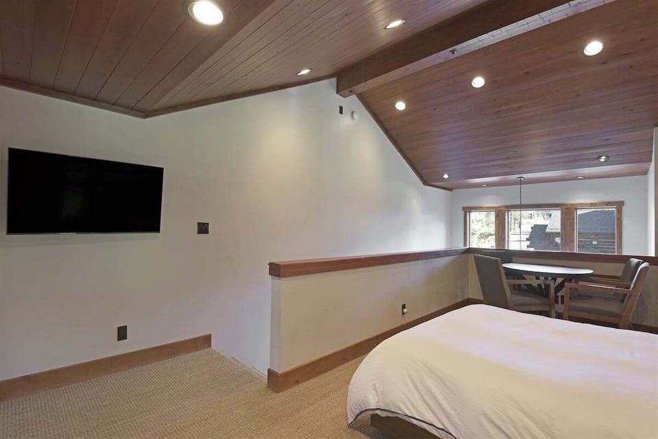 Large Loft with a Smart TV