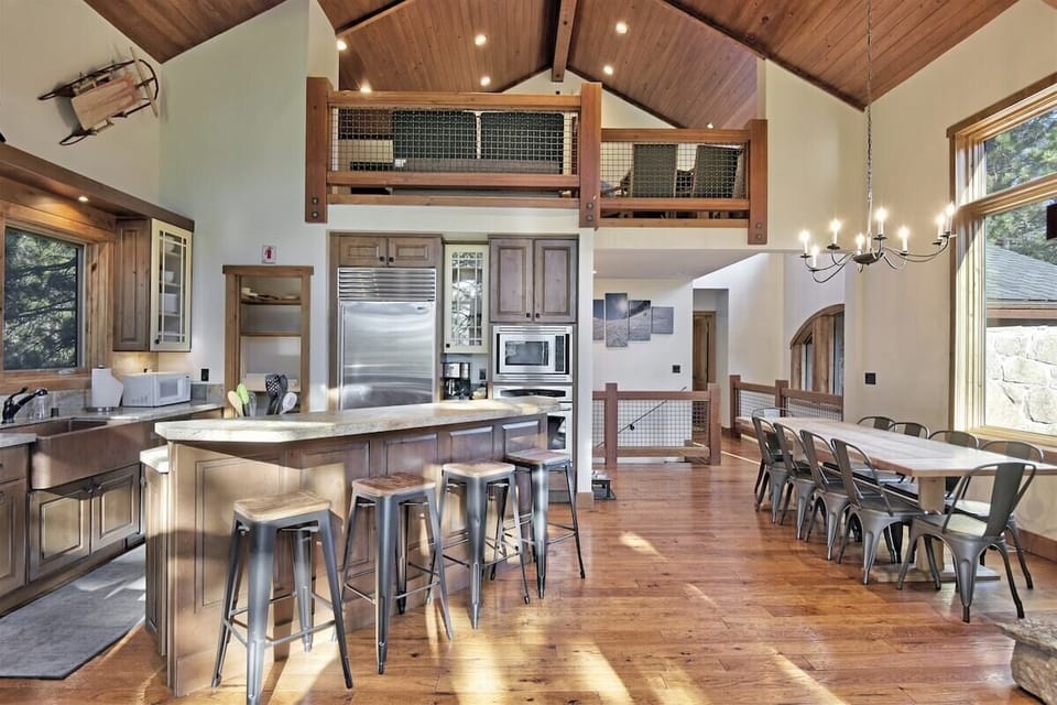 Open Floor Plan Dining Room, Kitchen and Loft