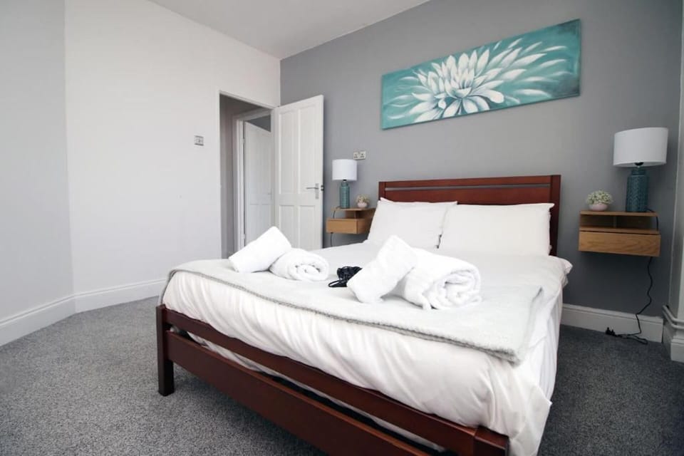 Apartment | 2 bedrooms, iron/ironing board, free WiFi, bed sheets
